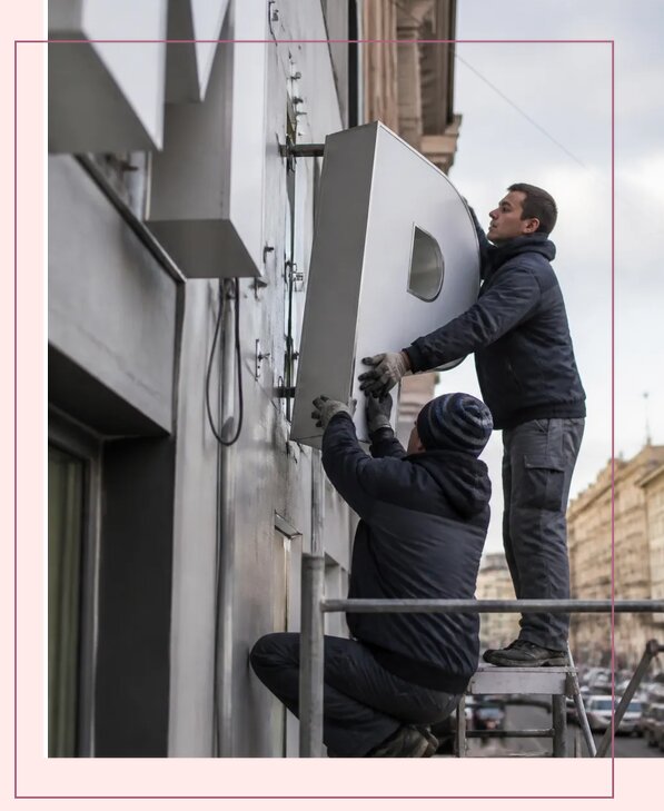 Изготовление и монтаж больших объемных букв в Великом Новгороде